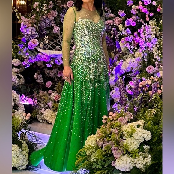 Beautiful custom made green gown. - Picture 2 of 2